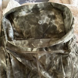 Green camo style lulu lemon align with pockets 25”